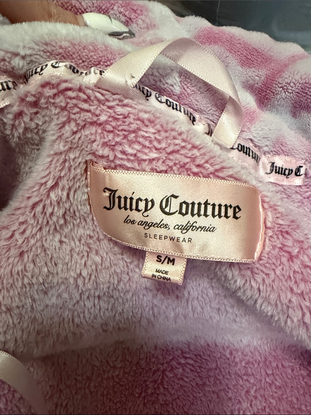 Juicy Couture Pink Plush Hooded Logo Robe for Kids - Picture 2 of 6
